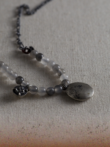 Agate necklace with silver pendant