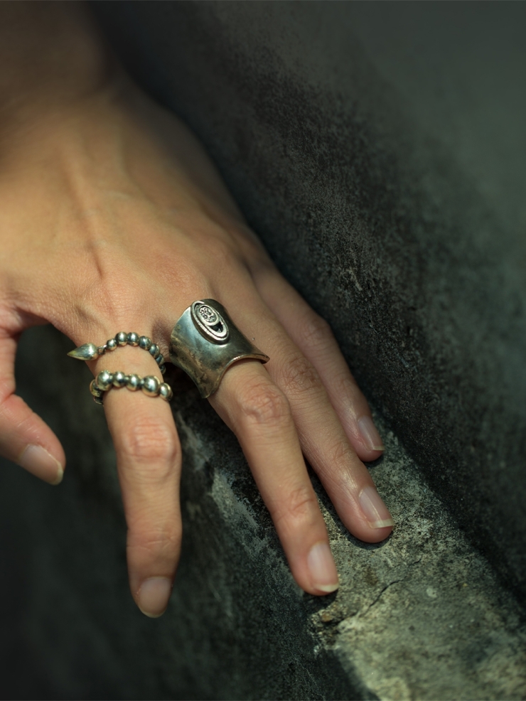 Silver stone wide ring