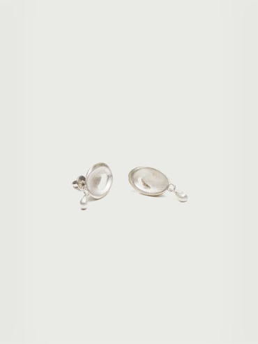 Qi Earrings with hanyings