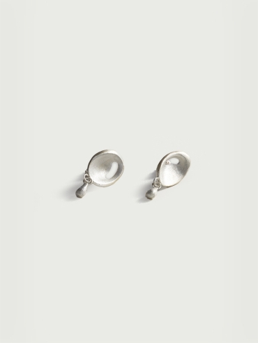 Qi Earrings with hanyings
