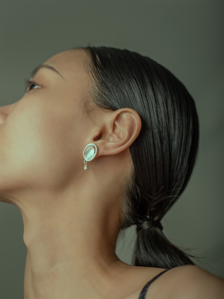 Qi Earrings with hanyings
