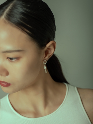 Qi long earrings