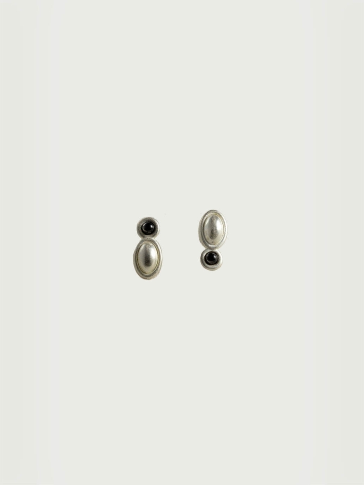 Black agate oval earrings