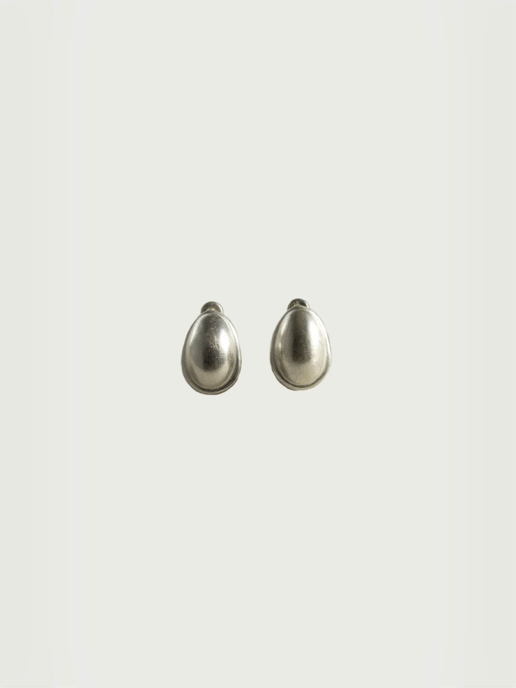 Silver nutshell oval earrings
