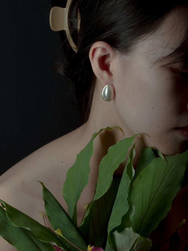 Silver nutshell oval earrings