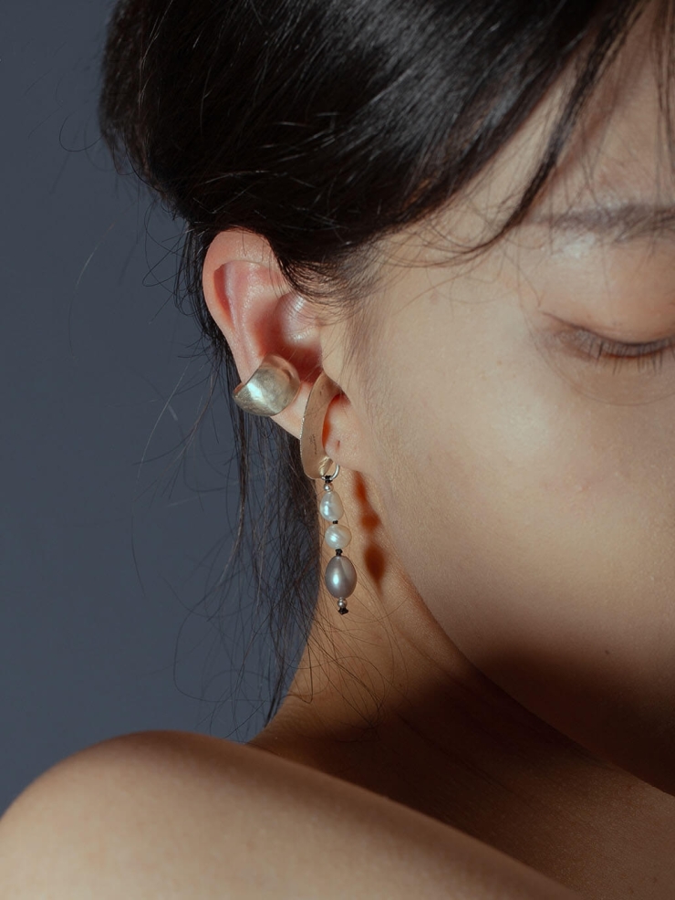 Silver pearl ear cuff - single