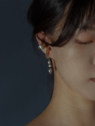 Silver pearl ear cuff - single