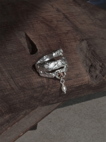 Silver spiral zircon ring