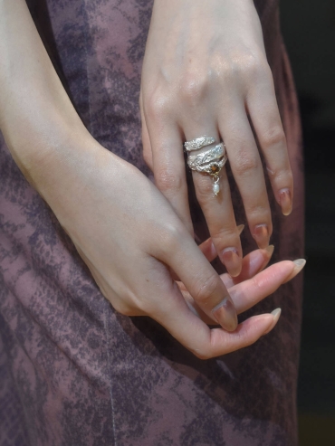 Silver spiral zircon ring