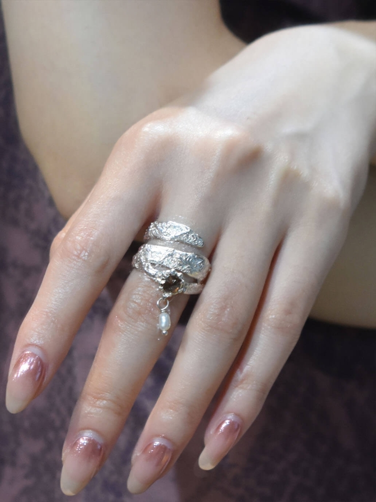 Silver spiral zircon ring