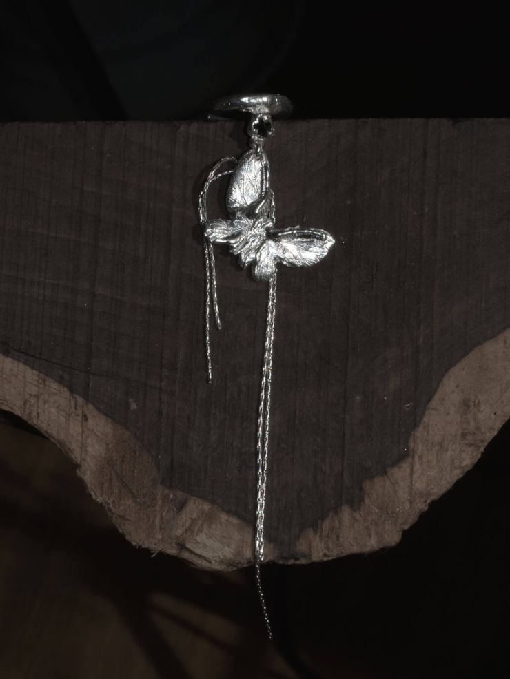 Silver one-butterfly ear clip - single