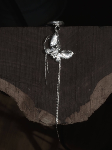 Silver one-butterfly ear clip - single