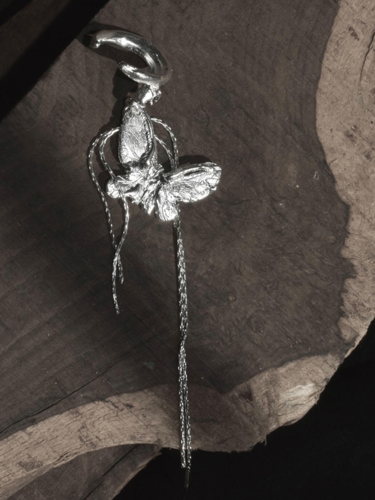 Silver one-butterfly ear clip - single