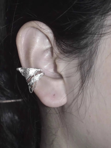 Silver flake ear clip - set