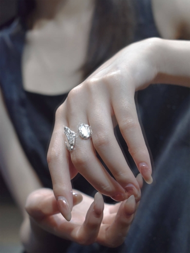 Silver diamond-shaped ring