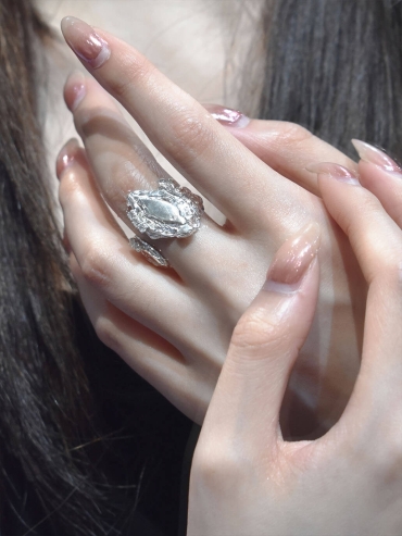 Silver diamond-shaped ring