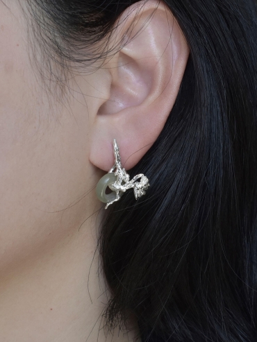 Silver sprouting grass stud earring - single