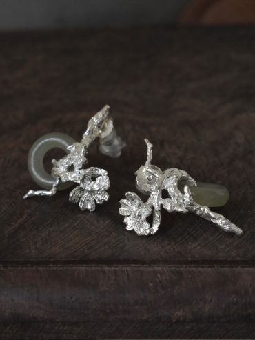 Silver sprouting grass stud earring - single