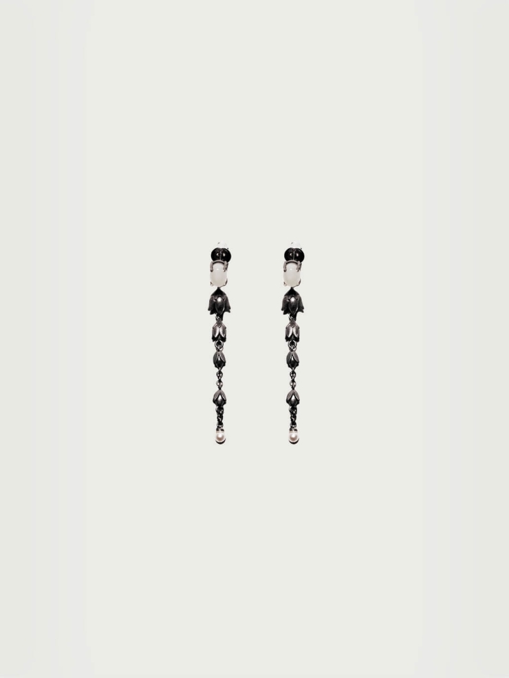 Black flower chain earrings with jade