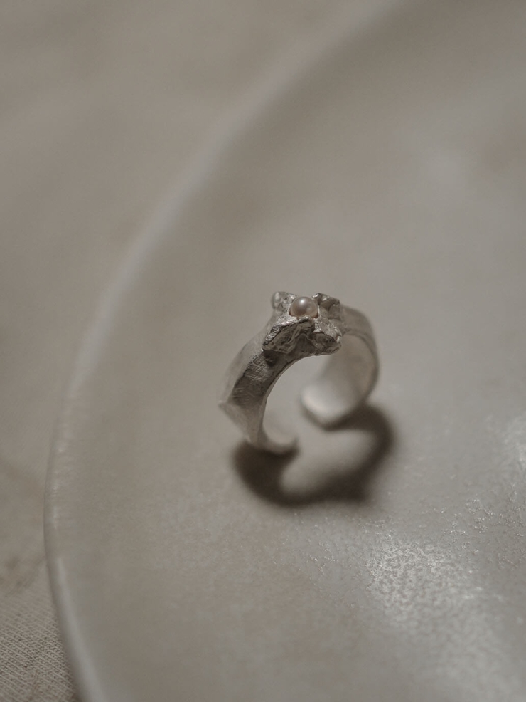 Silver leaf and pearl ring