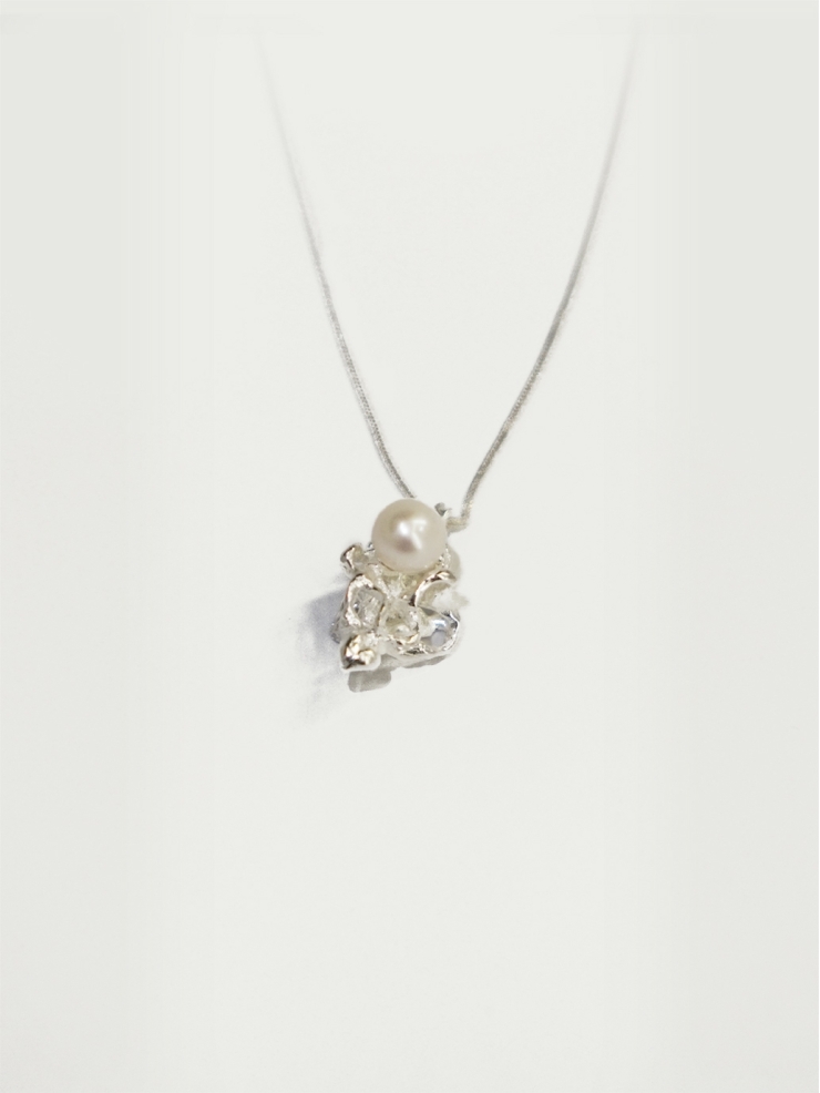 Pearl stream necklace