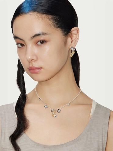 Brown Mini-Bear Flower Pearl Necklace