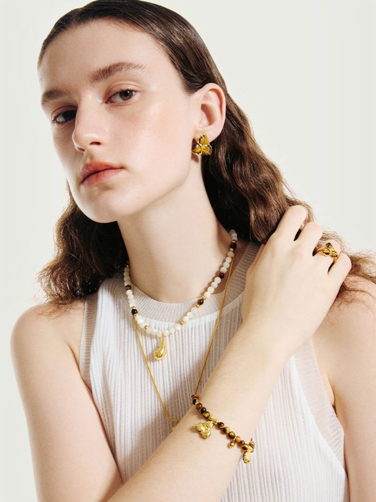 Amber three-flower earrings