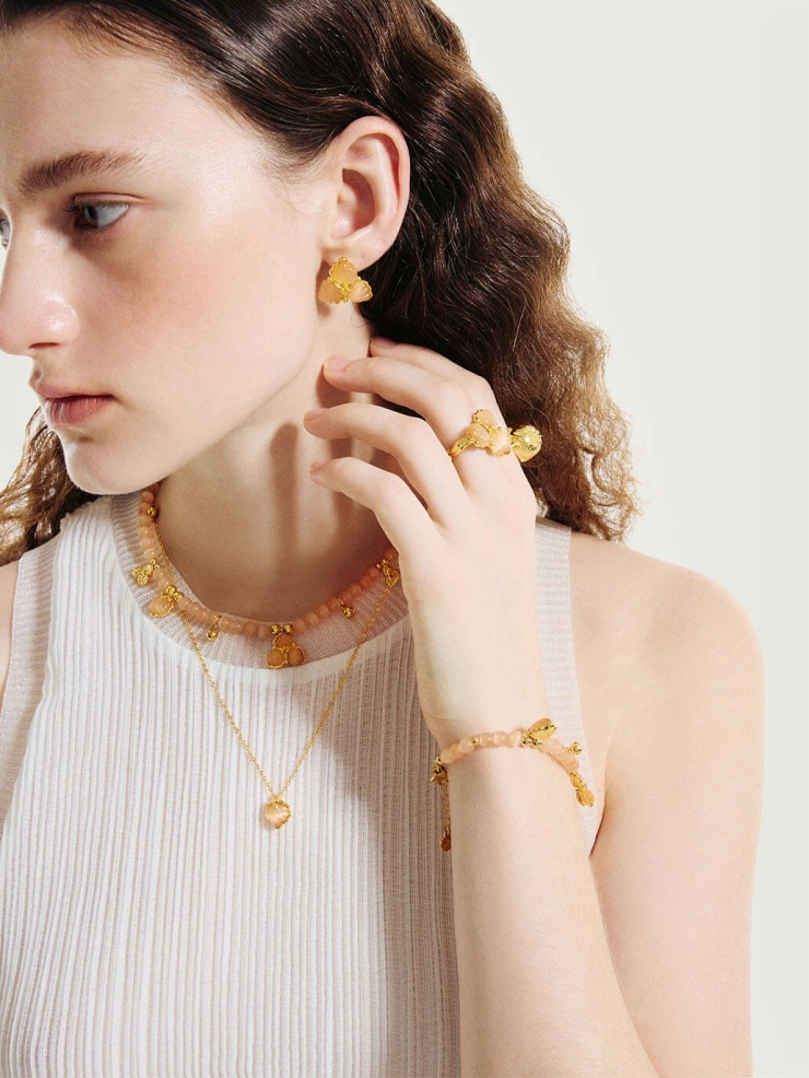 Champagne shell necklace