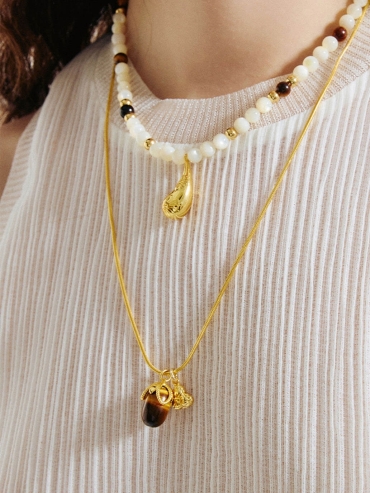 Amber berry necklace
