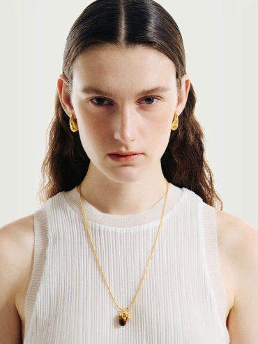 Amber berry necklace