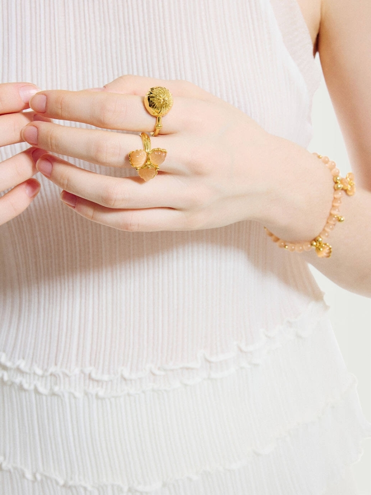 Champagne three-flower ring