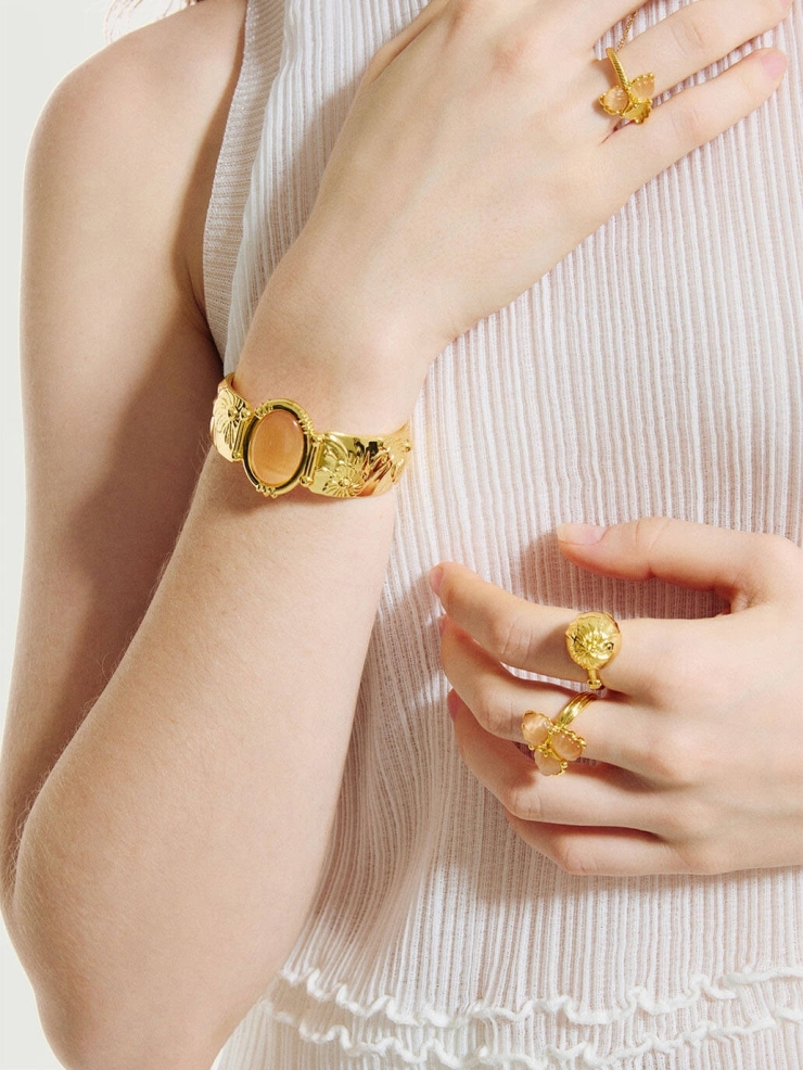 Champagne three-flower ring
