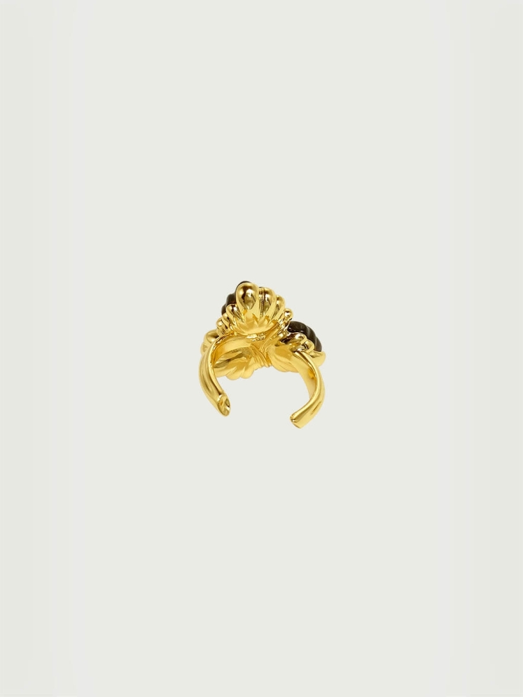 Amber three-flower ring