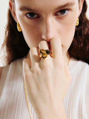 Amber three-flower ring