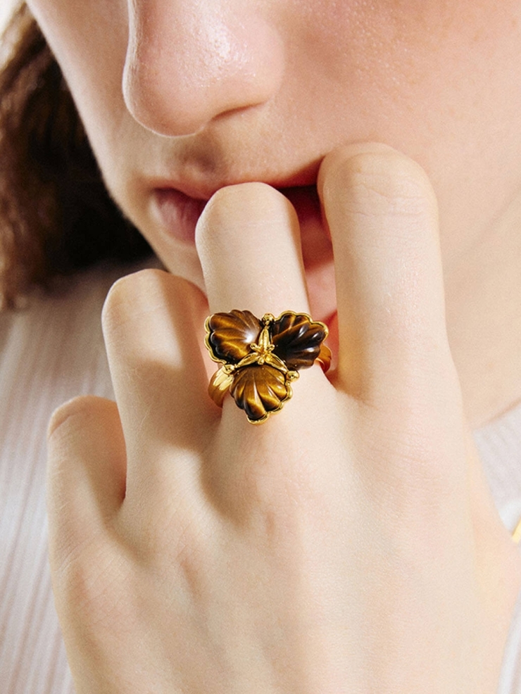 Amber three-flower ring