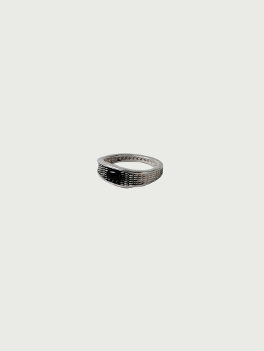 Balck agate narrow ring
