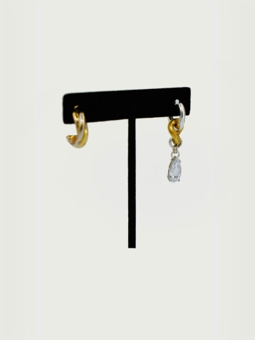Asymmetric earrings with vintage gold-plated links and white crystal