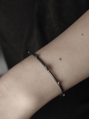 Black archipelago slim bracelet