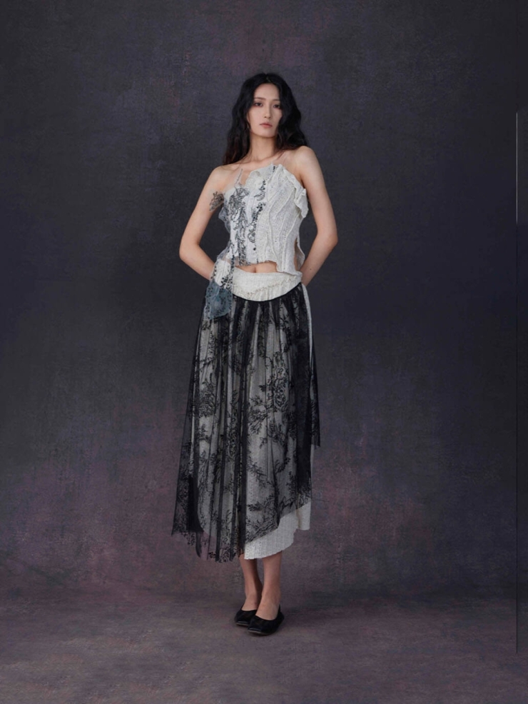 Black and White Colorblocked Hanging Mesh Embroidered Linen Multi-Layered Half Skirt