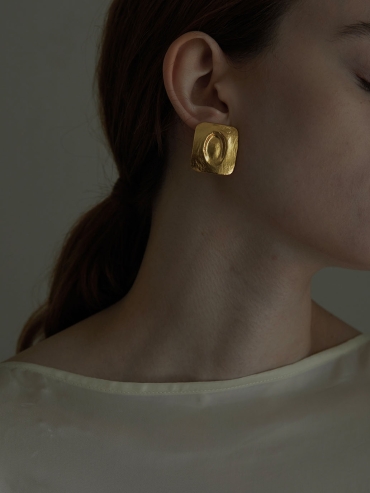 Gold chi earrings