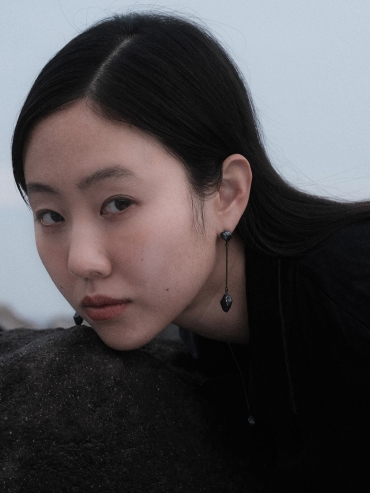 Black island earrings