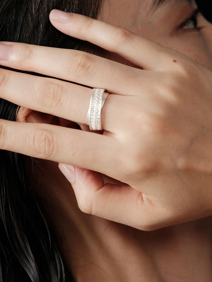 Filigree cross ring