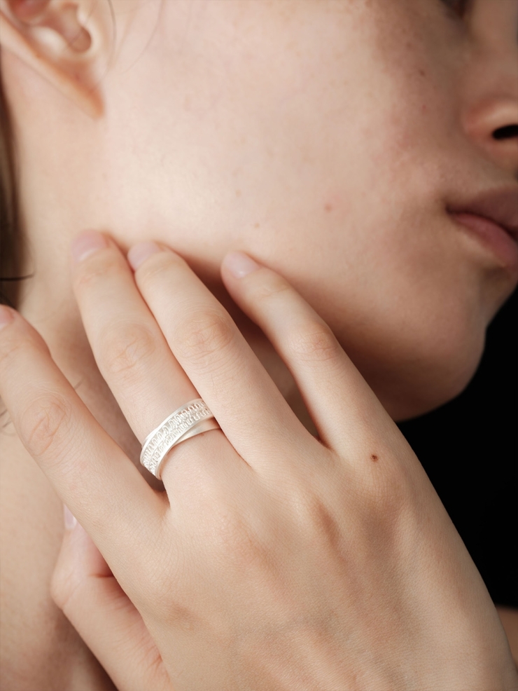 Filigree cross ring