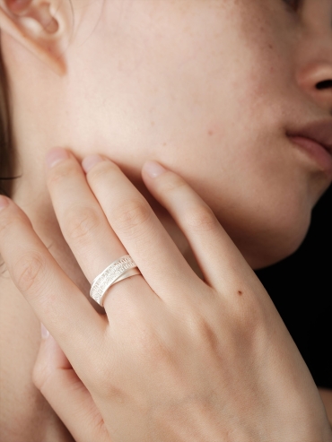 Filigree cross ring