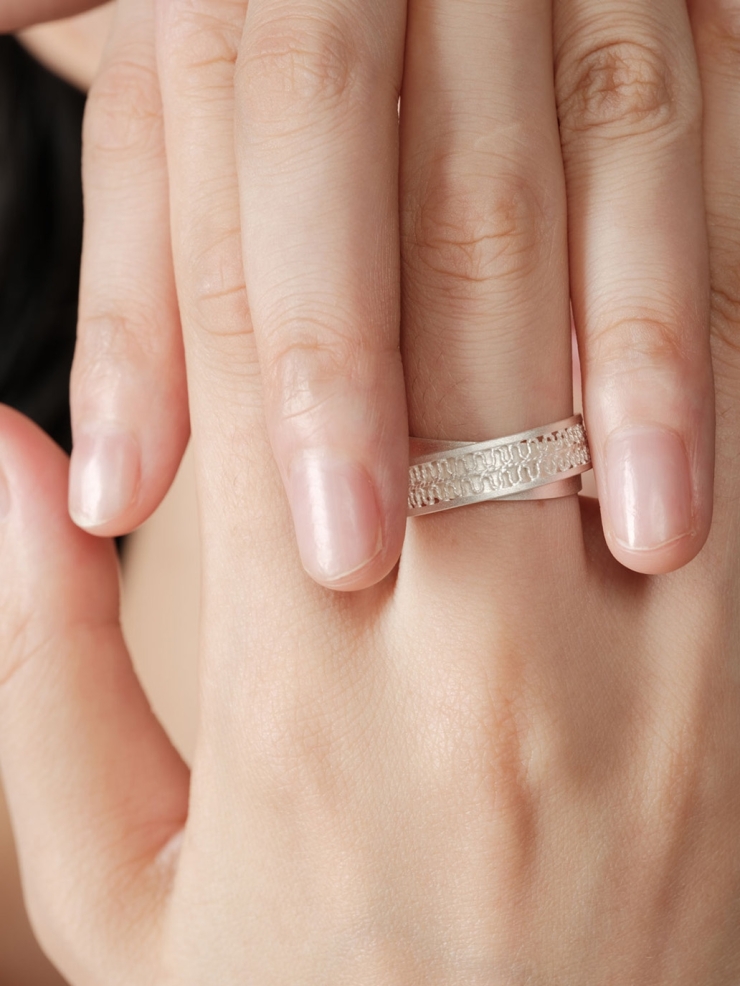 Filigree cross ring