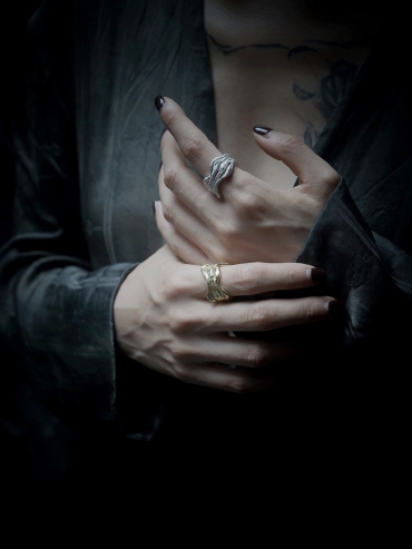 Waving silver ring