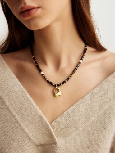 Black Mother of Pearl Shell Cave Necklace
