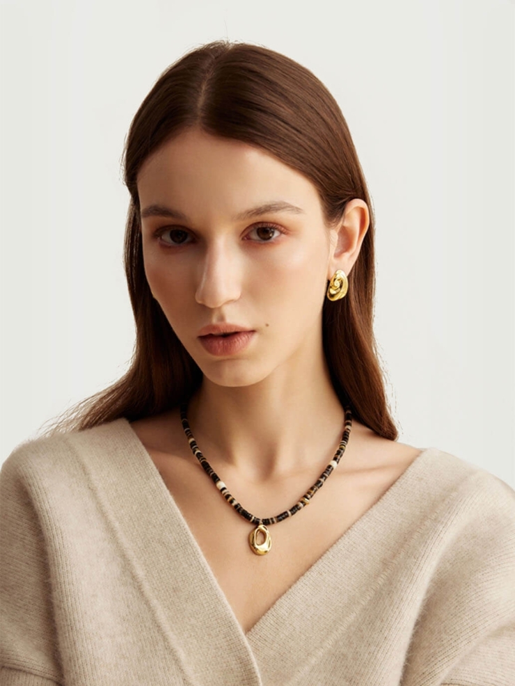Black Mother of Pearl Shell Cave Necklace