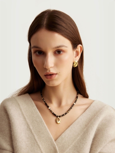 Black Mother of Pearl Shell Cave Necklace