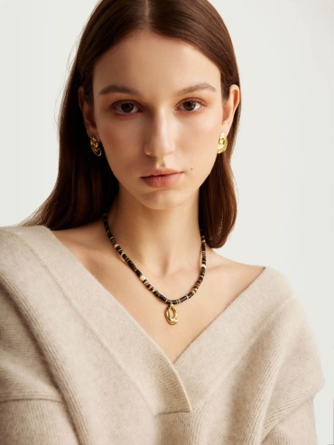 Black Mother of Pearl Shell Cave Necklace